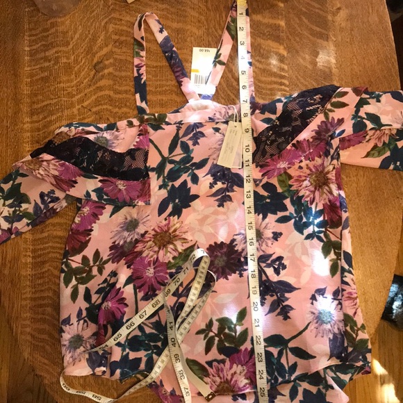 🆕 Cupio Purple Floral Cold Shoulder Ruffle Lace S - Picture 7 of 7